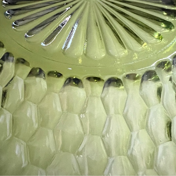 Vintage Indiana Glass Avocado Green Honeycomb Dish 2 Handles - Picture 7 of 9